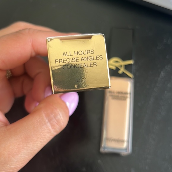 Yves Saint Laurent- All Hours Creaseless Precise Angles Concealer LC2 - Picture 5 of 5